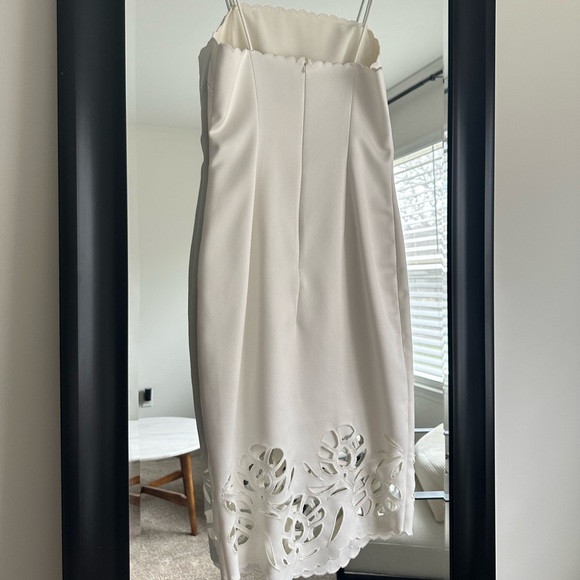 Cynthia Rowley Midi Dress with Cutout Floral Detail - Picture 4 of 5